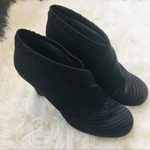 United Nude Sz 41 EU 10.5 US Black Fold Heels